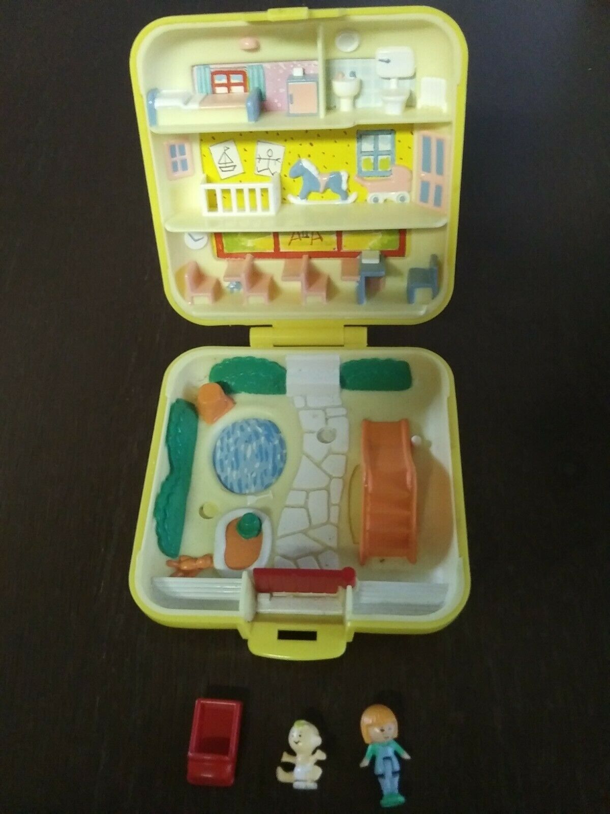 1989 Bluebird Polly Pocket Midge's Play School With 2 Figures And Red Truck
